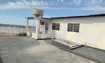 Imagem 2: 02 residências com 02 dormitórios + Salão com banheiro