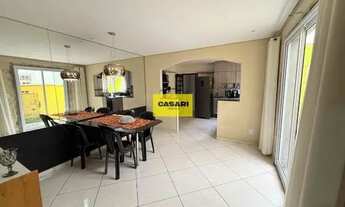 Imagem 7: Casa Alto Padrão Mobiliada com Piscina e 4 Quartos para Locação 300m² de Área Construída