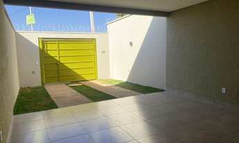 Imagem 2: Linda Casa de 2 quartos com quintal amplo + Churrasqueira e quiosqueno Parque das Flores