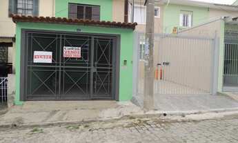 Imagem: Sobrado localizado ao lado do Metrô Penha