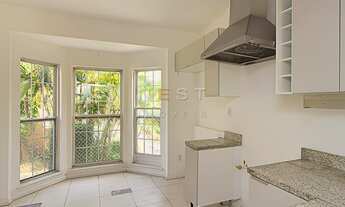 Imagem 7: Casa de condomínio sobrado para aluguel e venda tem 221 metros quadrados com 4 quartos