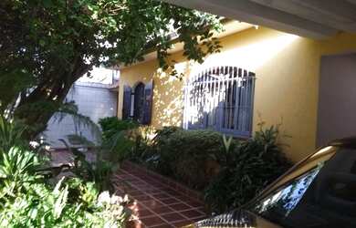 Imagem 2: Casa Térrea com lida fachada, 3 dts, 1 suite, quintal, churrasq