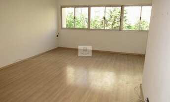 Imagem 3: Perdizes rua plana, 82 AU . Prédio bem recuado com muito sol