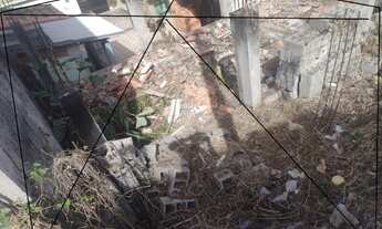 Imagem 4: Terreno 100m² com alicerce pronto para construção