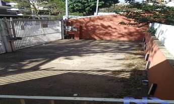 Imagem 2: SOBRADO COM ENTRADA LATERAL, QUINTAL E PRÓXIMO AO METRÔ