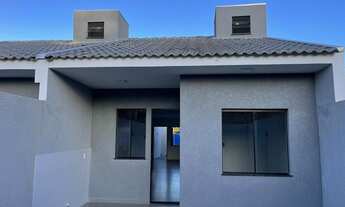 Imagem 3: Casa com sobra de terreno, vaga para dois carros