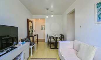 Imagem 4: Pinheiros perto do metrô