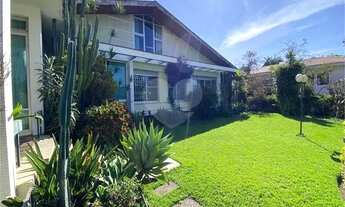 Imagem 2: Maravilhosa casa térrea, no Jardim Floresta, com 374m², 4 quartos, amplo quintal e 4 vagas