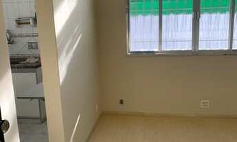 Imagem 2: Quarto e Sala no Centro, em prédio residencial e ótima localização