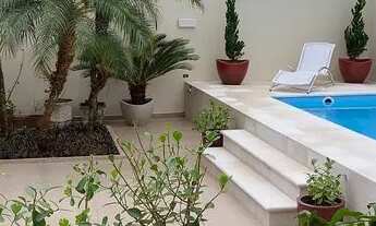 Imagem 2: CASA MARAVILHOSA COM PISCINA HÁ 700 METROS DO MAR EM BOMBAS- BOMBINHAS/SC