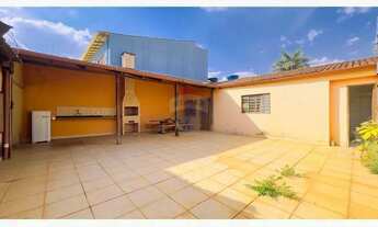 Imagem: Casa Térrea de Esquina com Edícula na