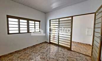 Imagem 2: CASA RESIDENCIAL OU COMERCIAL COM 2 QUARTOS NO CENTRO