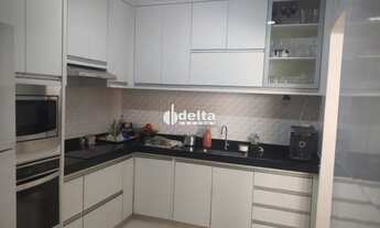 Imagem 7: Casa em condomínio com 3 quartos disponível para Venda no bairro Jardim Califórnia em Uber