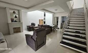 Imagem 2: Casa em Porto Alegre, no bairro Hípica, com 3 dormitório(s), e 3 banheiros, à venda