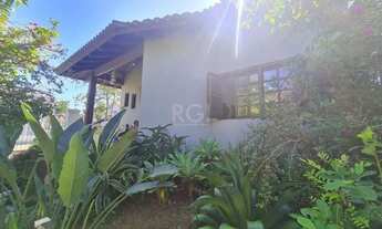 Imagem 3: Casa em lindo terreno alto ao nível da rua medindo 10 × 32 onde consta uma residência térr