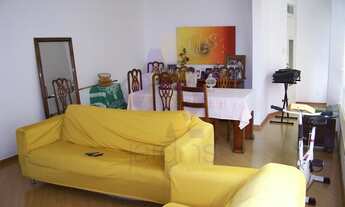 Imagem 2: Apartamento espaçoso com quarto com varanda. Claro e arejado em ótima localização próximo