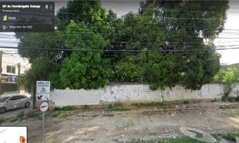 Imagem: Terreno de esquina em avenida movimentada