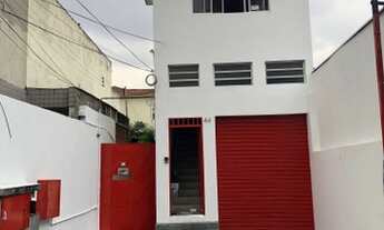 Imagem: Ampla loja, sobreloja e edicula, com diversas