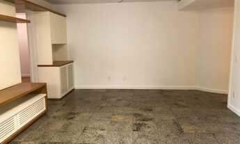 Imagem 3: Excelente apartamento na segunda quadra da praia no Leblon