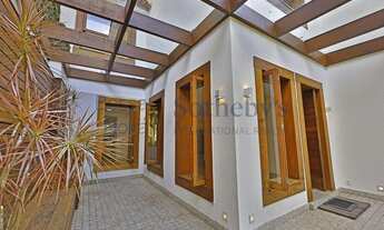 Imagem 3: Casa reformada na Gávea em rua cobiçada, tranquila e arborizada