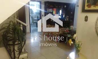 Imagem: Sobrado Residencial com Piscina e quadra