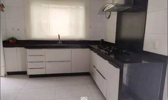 Imagem 4: 2017 - Casa com 2 quartos, sendo 1 suíte, completa em armários, 5 vagas de garagem, à vend