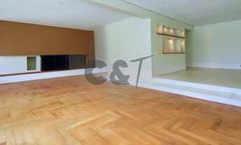 Imagem: Sobrado Residencial com 6 Dormitórios (Suítes)