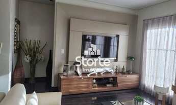 Imagem: Casa de Alto Padrão com 4 Suítes à venda