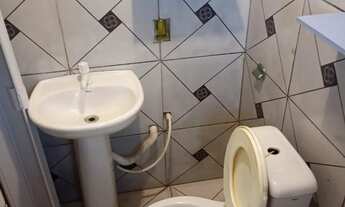 Imagem 2: ALUGUEL - RIO TAVARES - CASA SEM PÁTIO - ENCONSTA - DOIS LANCES DE ESCADA