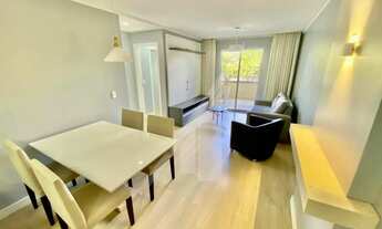 Imagem 6: Lindo apartamento mobiliado com sala de visita e sala de jantar, ambas integradas com saca