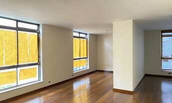 Imagem 3: Ao lados dos clubes e Shopping, em rua tranquila, num edifício com ótimo recuo