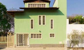 Imagem 2: Casa de esquina · 713 Sul · 4 quartos · tima localização · Potencial para reforma de moder