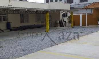 Imagem 5: Casa para aluguel tem 137 metros quadrados com 3 quartos, ideal para Clínicas, Escritórios