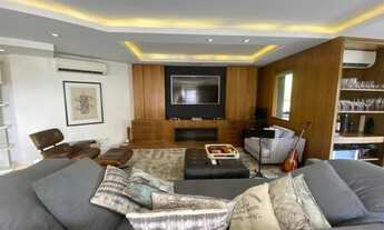 Imagem 4: Apartamento com 265 m² de área útil, 4 vagas de garagem, amplo living, 4 dormitórios sendo