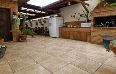 Imagem 4: CASA-115M²-3 SUÍTES-AMPLA SALA-COZINHA-COPA-LAVANDERIA-SALA-CHURRASQUEIRAS-5 CARROS