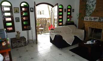 Imagem: Casa Assobradada com 4 dormitórios sendo