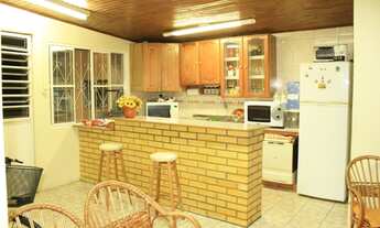 Imagem 2: Casa ampla com piscina e churrasqueira