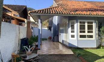 Imagem 2: Casa de 2 dormitórios em terreno individual com quintal murado