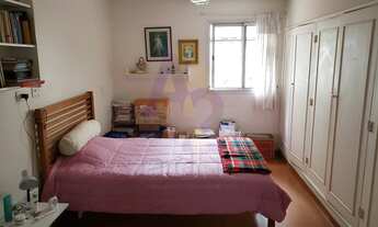 Imagem 5: Apartamento espaçoso de 3 dormitórios com banheiros e cozinha reformados em localização ma