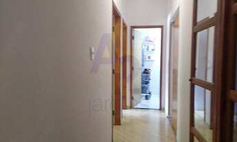 Imagem 5: Imóvel em muito bom estado com cômodos espaçosos e janelões. Bem localizado próximo à Av