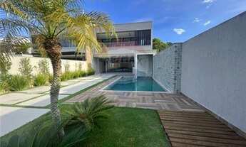 Imagem 3: Charmosa e elegante casa contemporânea à venda em condomínio fechado na Barra da Tijuca