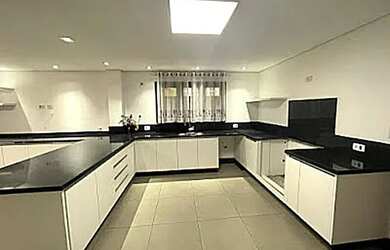 Imagem 7: Casa de condomínio para aluguel possui 350 metros quadrados com 4 quartos