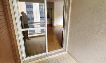 Imagem 4: Apartamento em excelente estado com 2 dormitórios e 2 vagas em prédio moderno e com lazer