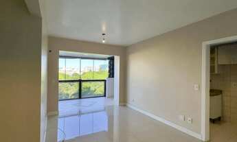 Imagem 3: Apartamento 2 dormitórios com sacada, garagem e vista arborizada no Menino Deus