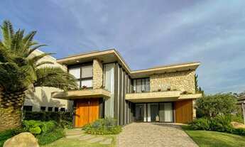 Imagem: Casa de esquina com 4 suítes e piscina