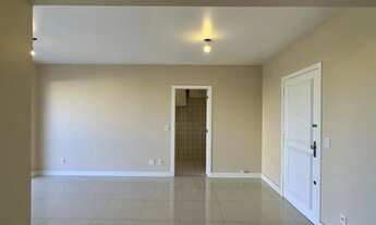 Imagem 5: Apartamento 2 dormitórios com sacada, garagem e vista arborizada no Menino Deus