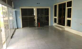 Imagem 5: Ampla casa de rua linear composta de sala com varios divisorias sotao e area de servico e