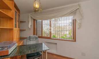 Imagem 6: Casa com 322m², 3 quartos, 3 suítes, 4 vagas, no bairro Três Figueiras em Porto Alegre