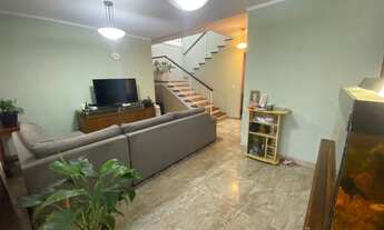 Imagem 2: Casa para Aluguel e Venda possui 290 metros quadrados com 4 quartos