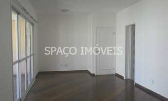 Imagem: Localização privilegiada em rua arborizada